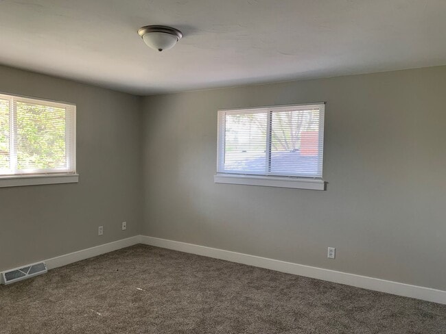 Building Photo - Beautiful 4 Bedroom 3 Bathroom Home in Wes...