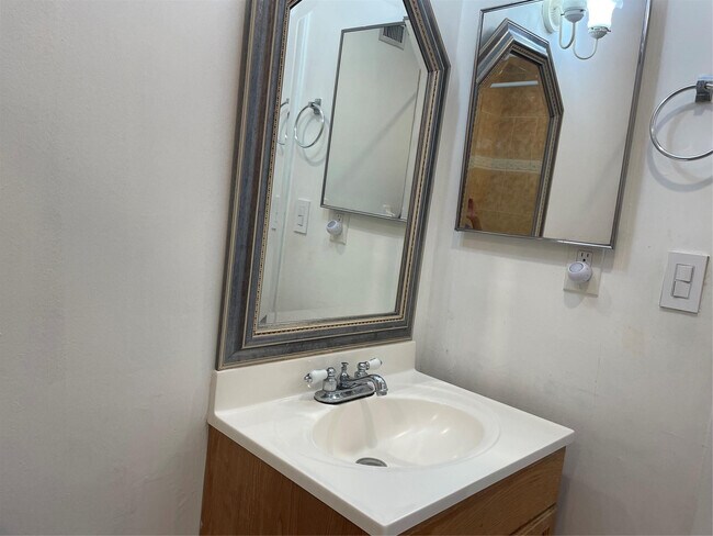 Building Photo - 9390 SW 61st Way