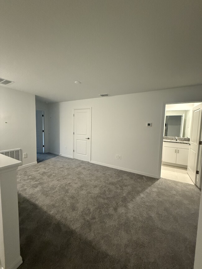 Building Photo - Angeline Townhome