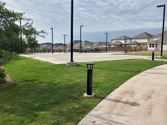 Building Photo - 2707 Totley Rd