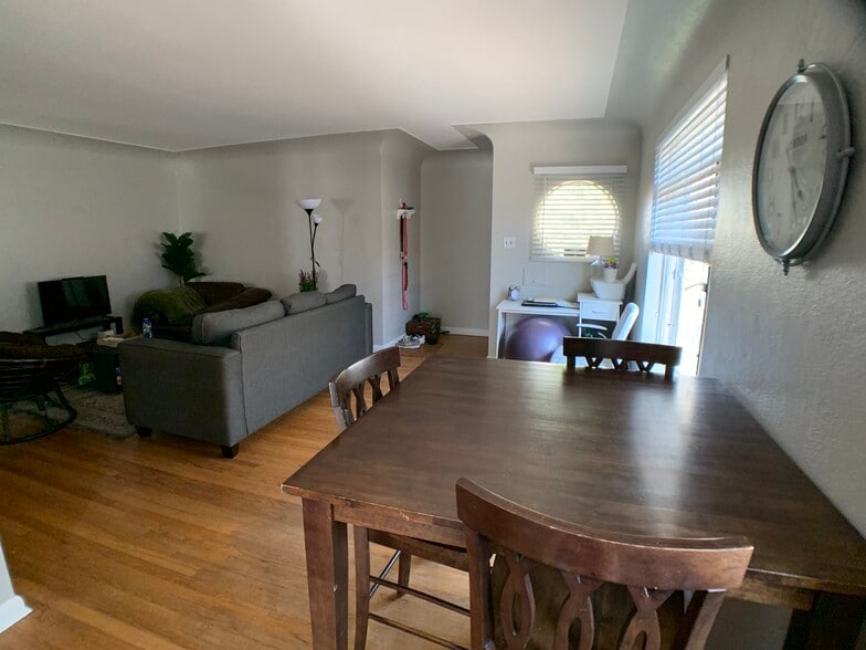 Building Photo - 727 Clermont St