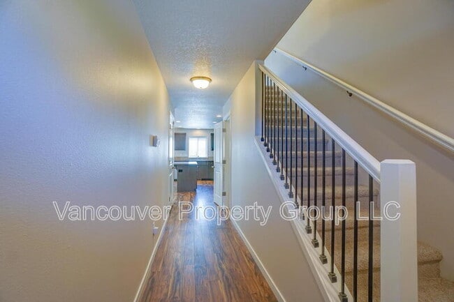Building Photo - 6121 NE 105th Ave