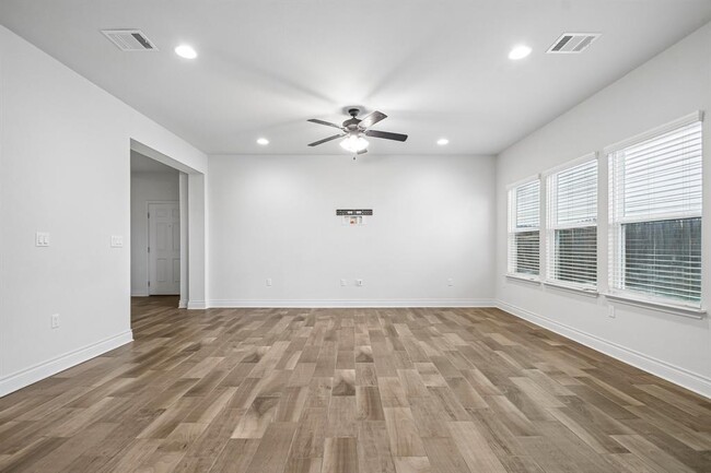 Building Photo - 10213 Forest Grove Dr