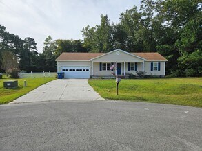 Building Photo - Beautiful unfurnished 3 bedroom 2 bath home in Sneads Ferry - Justice Farm community