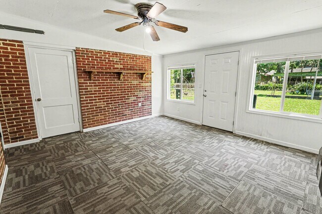 Building Photo - 2822 Sumter Ave