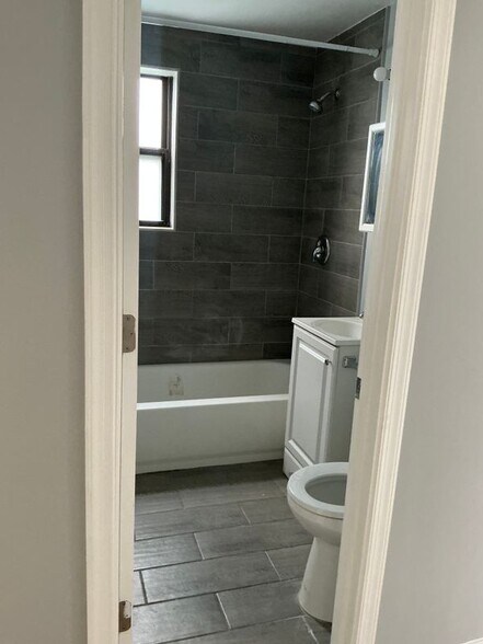 Building Photo - 1215 Alabama Ave SE