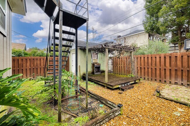 Building Photo - Beautiful Baldwin Park Craftsman home ready for move in!