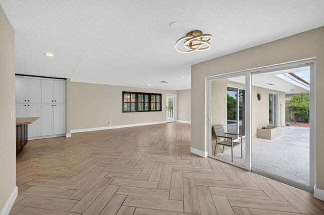 Building Photo - 1460 NE 57th Ct