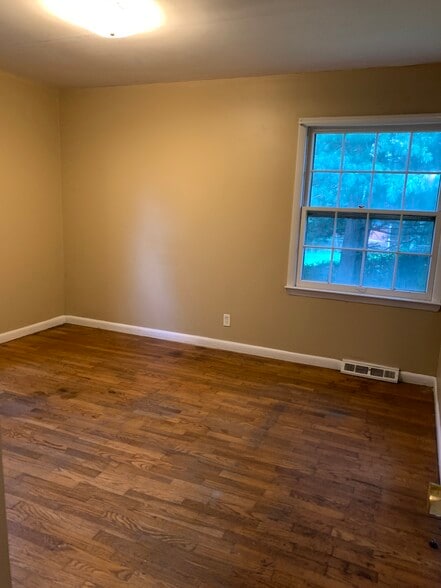 Building Photo - 272 Liverpool Rd