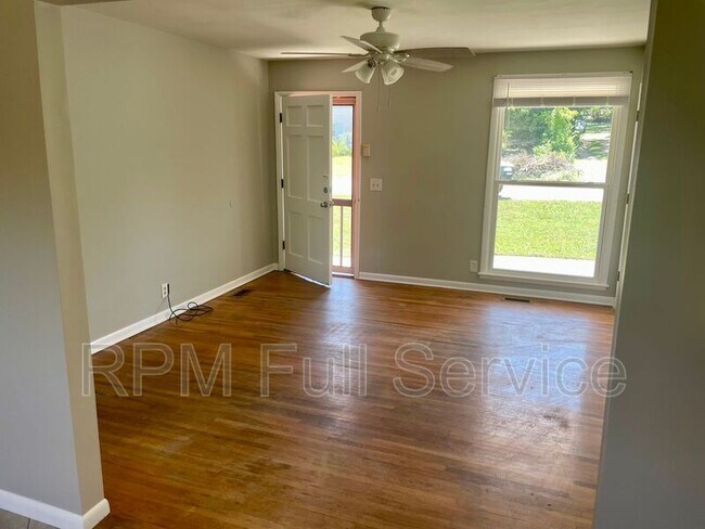 Building Photo - 465 Clearwater Dr
