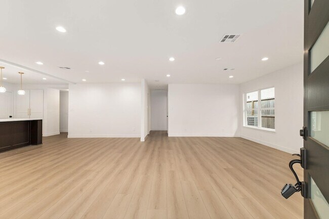 Building Photo - 7414 Janak Dr