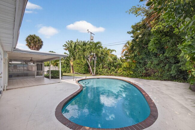 Building Photo - 1242 N Harbor Dr