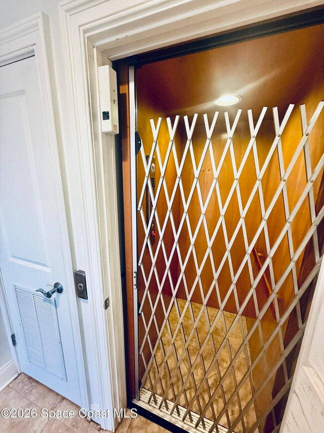 Building Photo - 860 Vignoles NE Ave