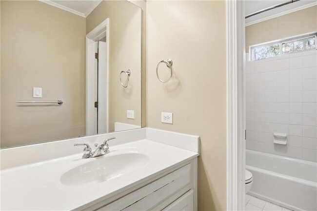 Building Photo - 310 Stoneleigh Dr SW