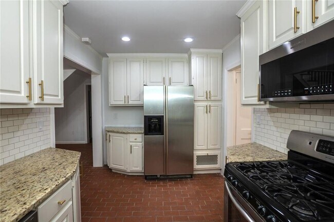 Building Photo - 1311 Roxboro Dr NE