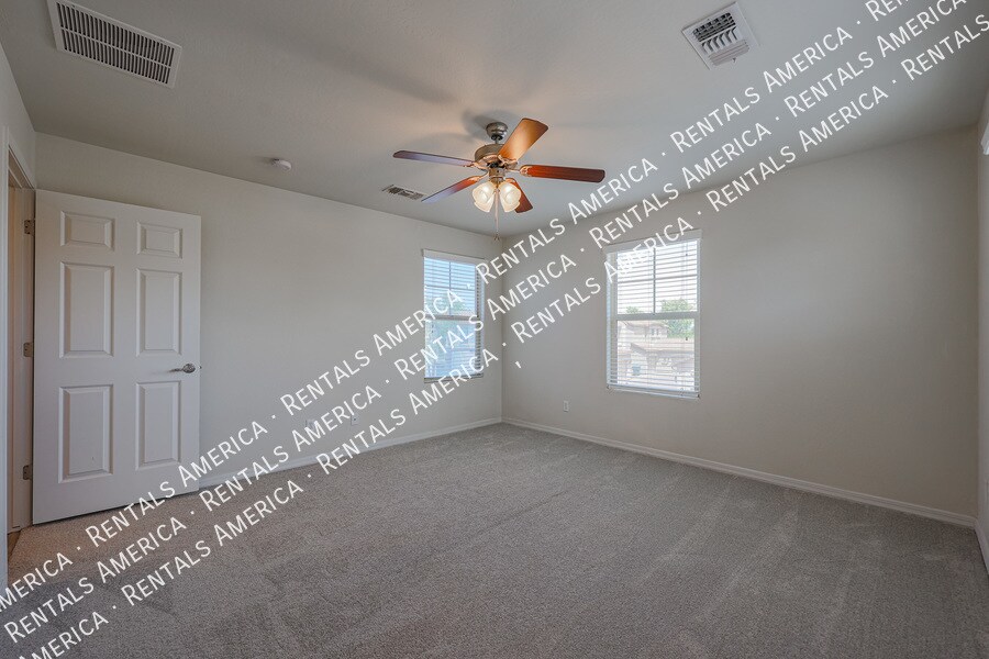 Building Photo - 2205 W Le Marche Ave