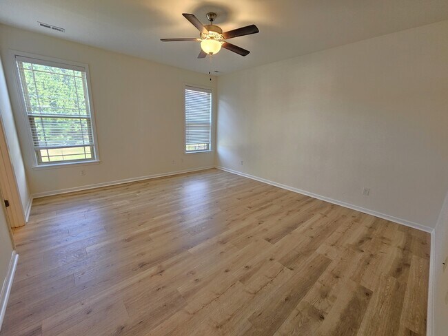 Building Photo - 185 Bur Oak Dr