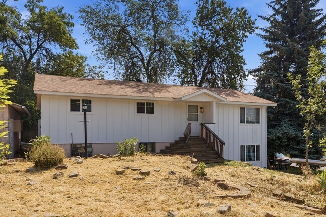 Building Photo - Cherry St Duplex