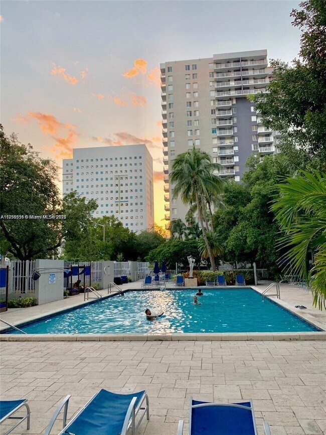 Primary Photo - 850 N Miami Ave