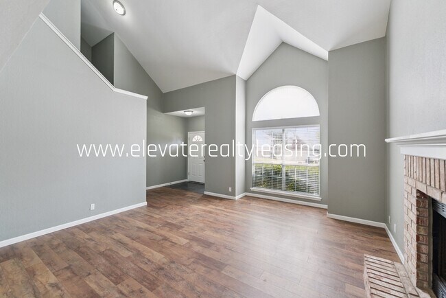 Building Photo - 1504 N Willow Ave