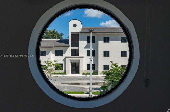 Building Photo - 2308 E 4th Ave