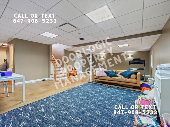 Building Photo - 735 W 8th St