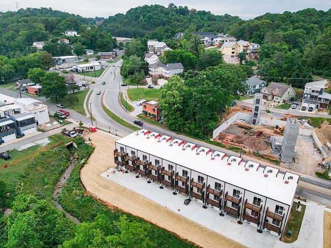 Building Photo - 2 Bedroom Townhome in Northshore Chattanooga