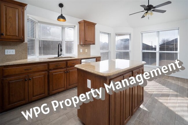 Building Photo - 3612 Crail Dr