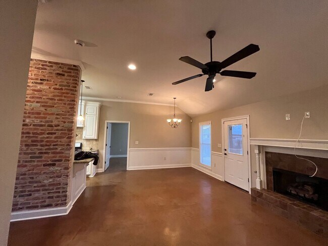 Building Photo - 221 Greenfield Ridge Dr