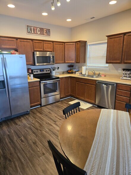 Building Photo - 914 Baden Manor Dr