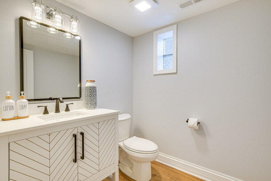 Building Photo - 1503 Fowler Ave