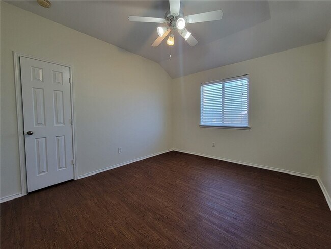 Building Photo - 1028 Utopia Ln