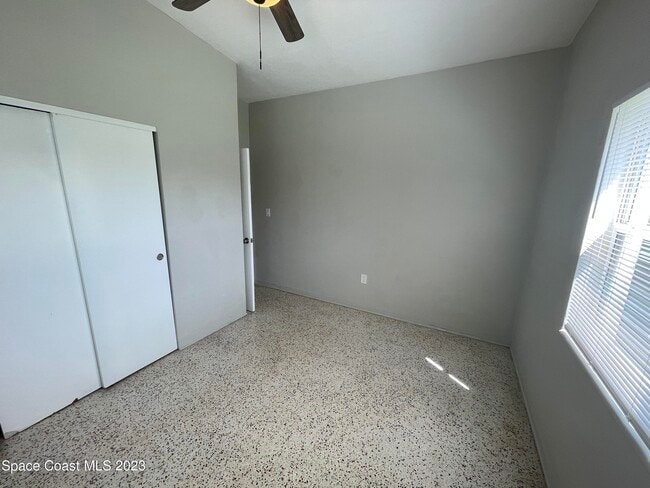 Building Photo - 303 Sharon Dr