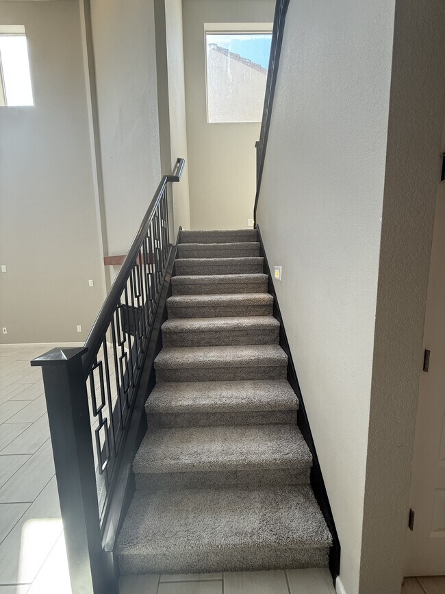 Building Photo - 6624 Yawkey Way NE