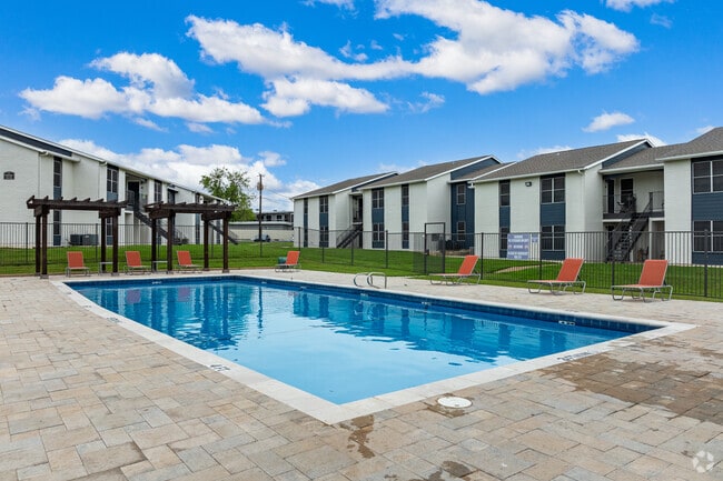 Building Photo - Avila