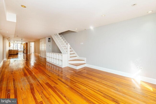 Building Photo - 7 N Loudoun St