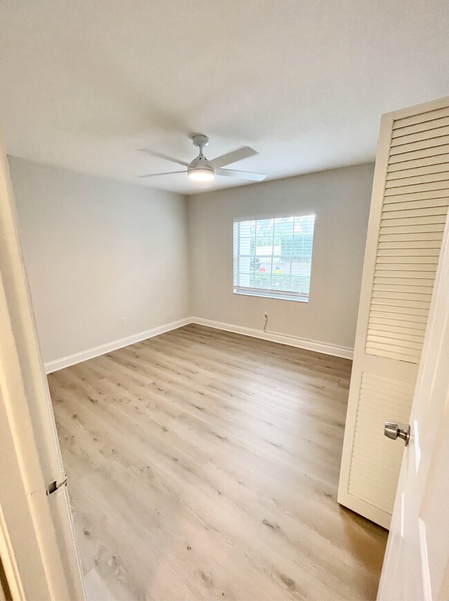 Building Photo - 2402 W Cleveland St