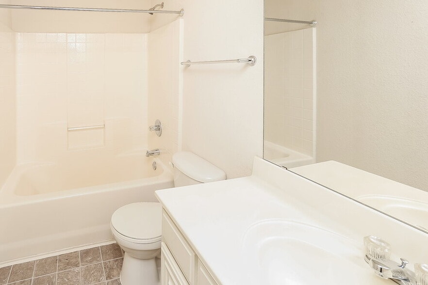 Building Photo - 10849 Braemoor Dr