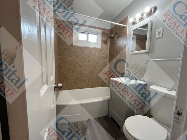 Building Photo - Charming 2 Bedroom w/ Move in Special