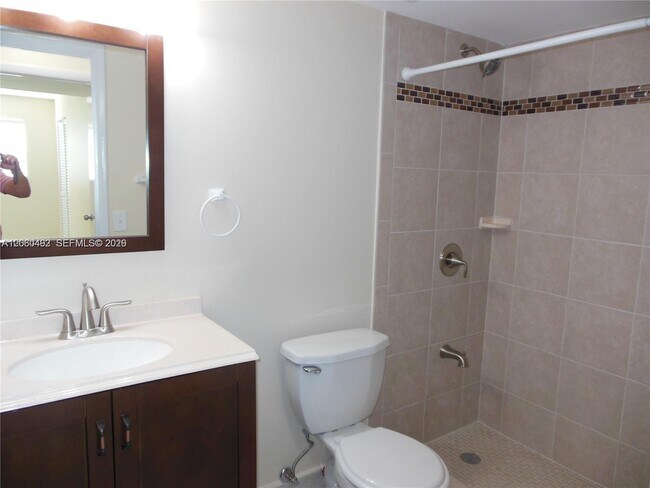 Building Photo - 1350 W 53rd St
