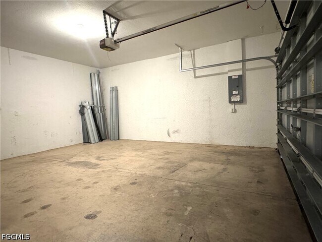 Building Photo - 117 Shadow Lakes Dr