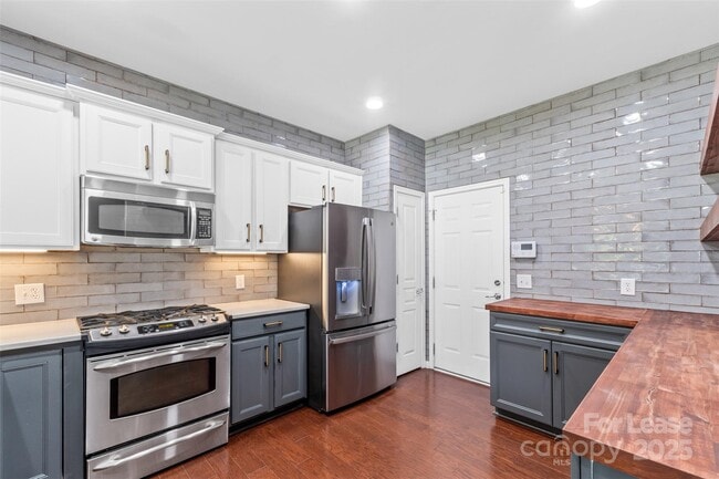 Building Photo - 15627 Canmore Street