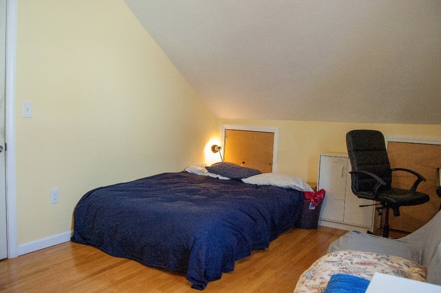 Building Photo - 40 Plymouth St