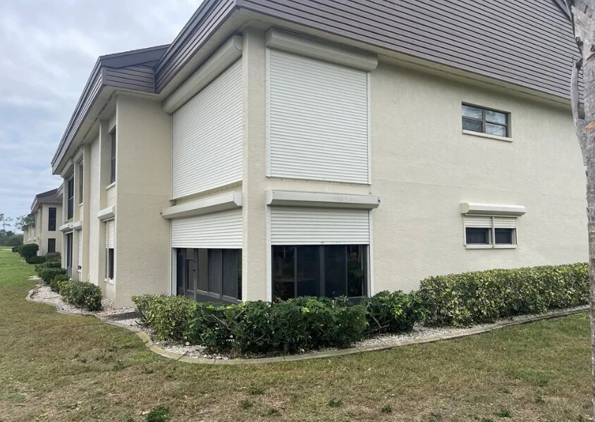 Corner Condo - 5770 Trailwinds Dr