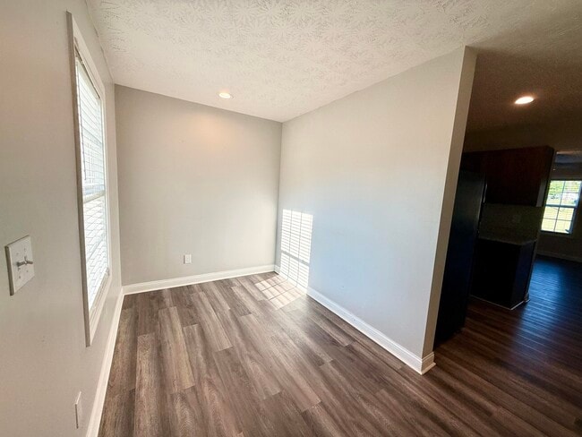 Building Photo - 250 Hycliff St