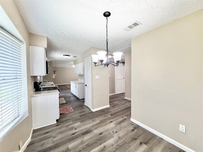Building Photo - 13330 Cologne Dr