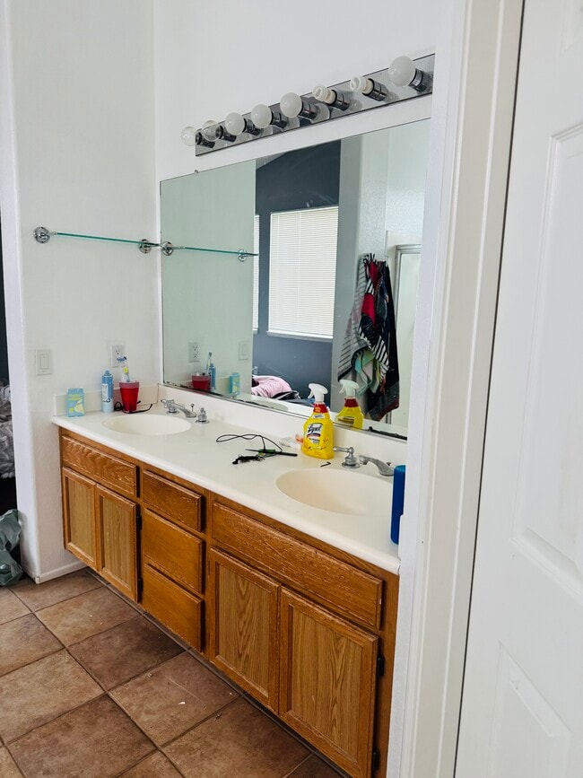 Building Photo - 9177 Lantana Dr