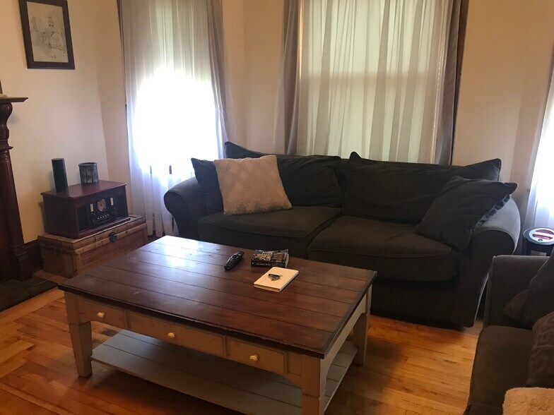 Building Photo - 31 Church St