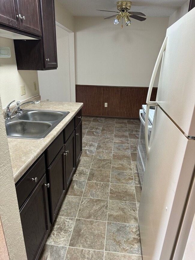 Building Photo - One Bedroom