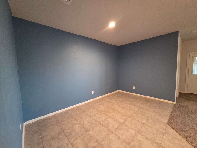 Building Photo - 3128 Winoak Dr